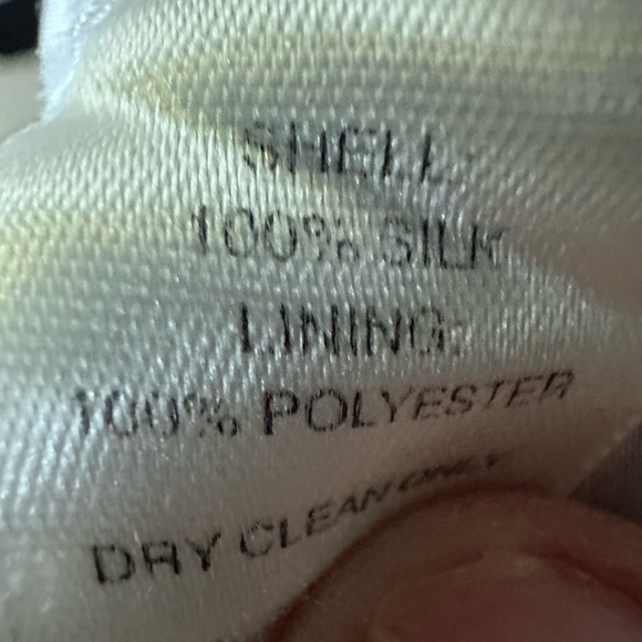 White House Black Market 100% Silk Blouse With Cap sleeves Black and White MED - Picture 4 of 9